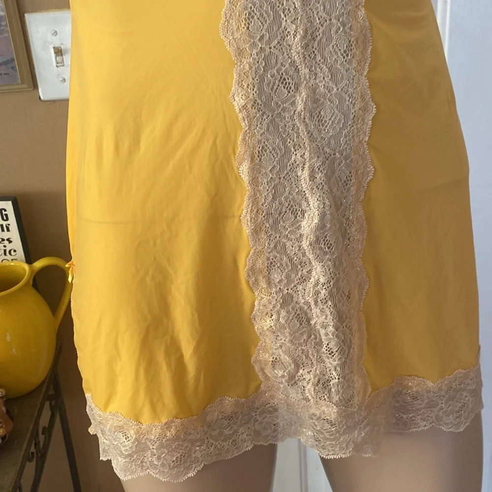 Victoria’s Secret chemise - Picture 4 of 10